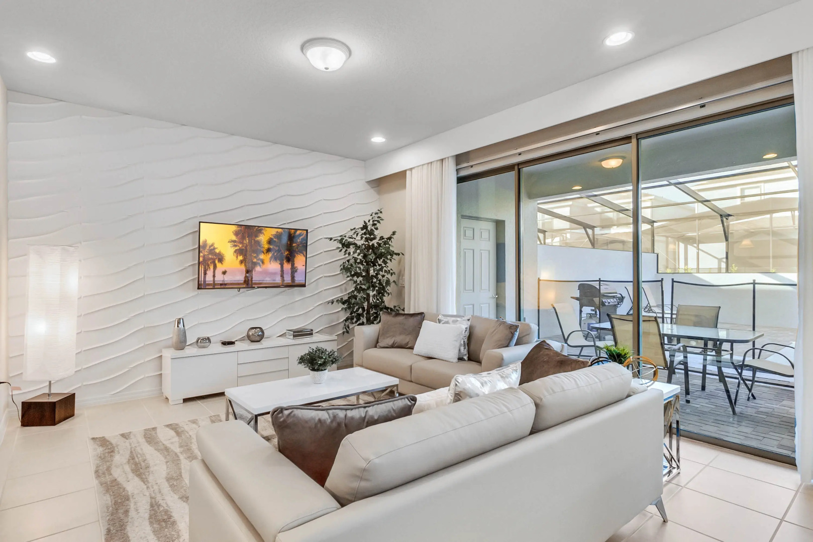 5 Bedrooms / 4.5 Bathrooms / Windsor at Westside (8917 SA), Kissimmee, US