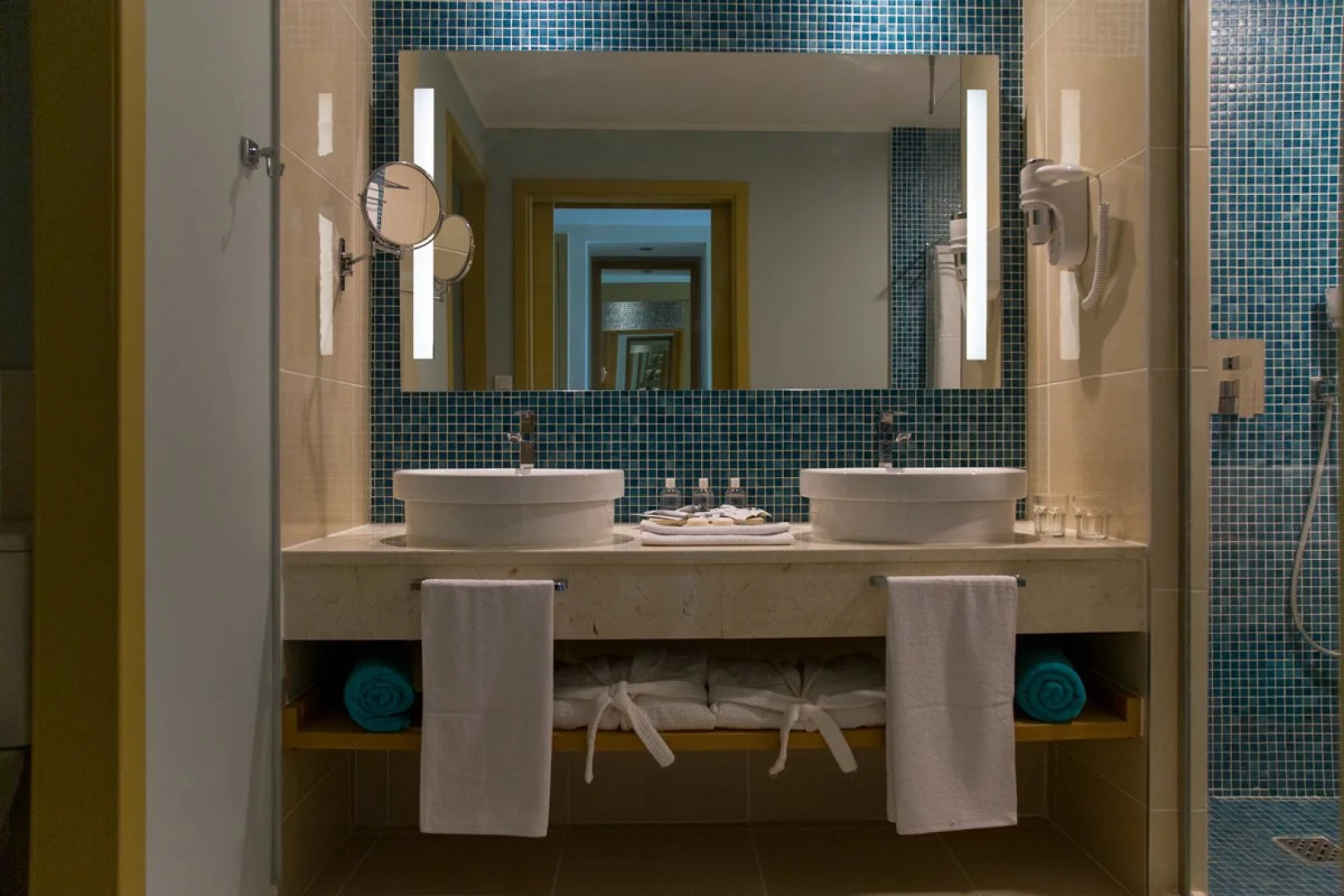 Gran Muthu Almirante Beach