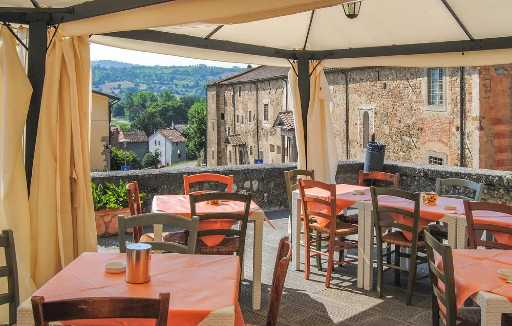 Beautiful Apartment in Monte S.maria Tiberina With Outdoor Swimming Pool, Wifi and 3 Bedrooms