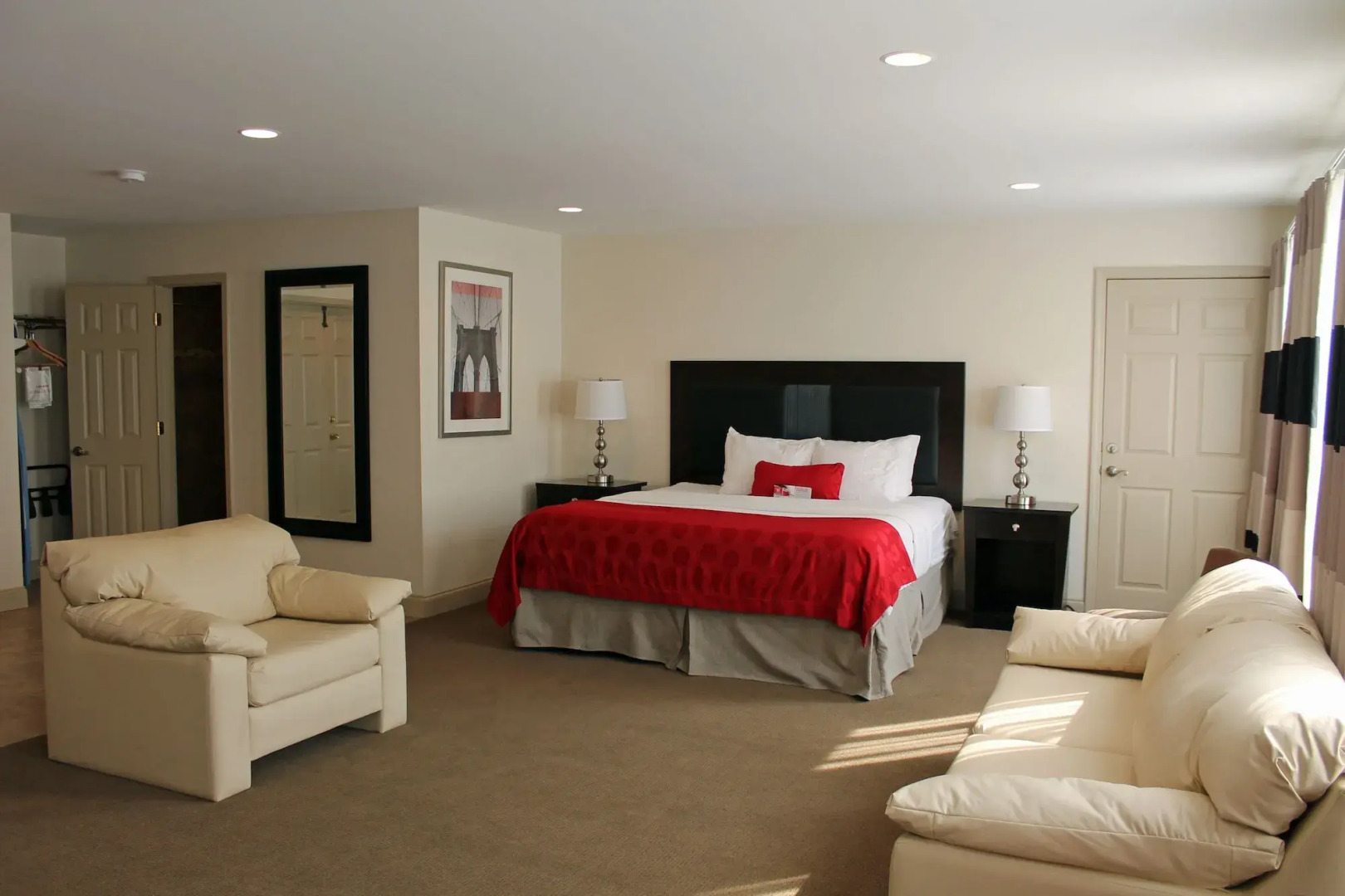 Cottonwood Suites Savannah Hotel & Conference Center