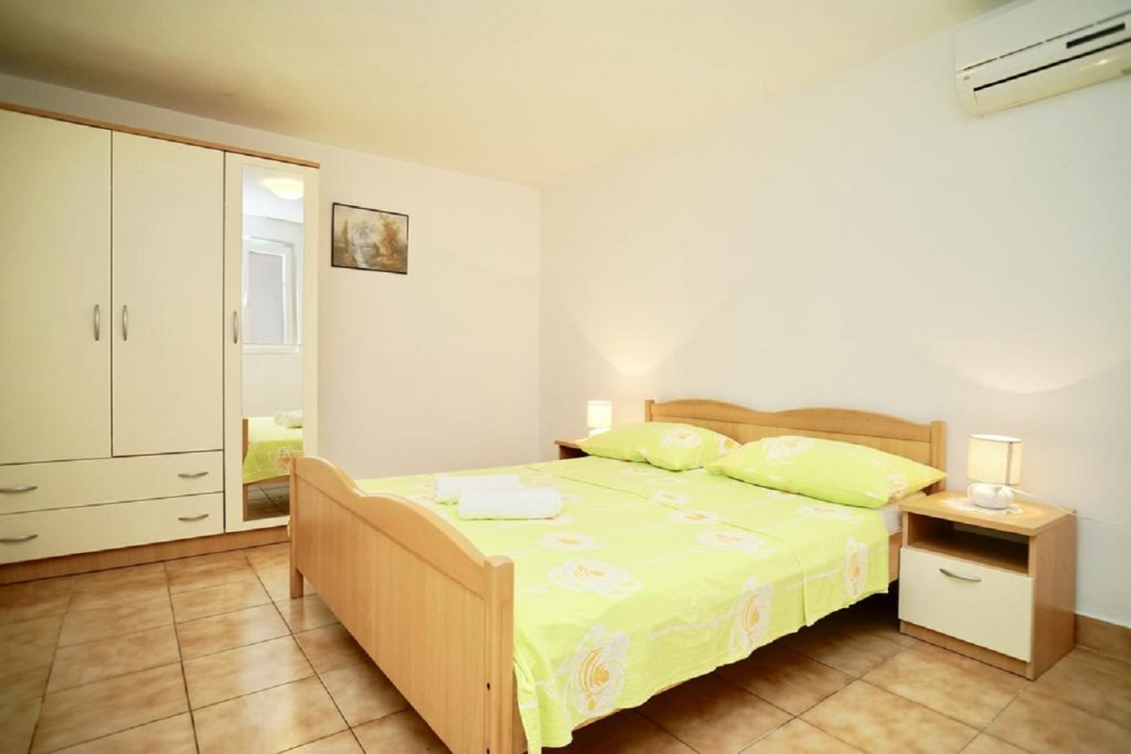 Apartment Rose - 30 m from the beach: A5 Seget Vranjica, Riviera Trogir