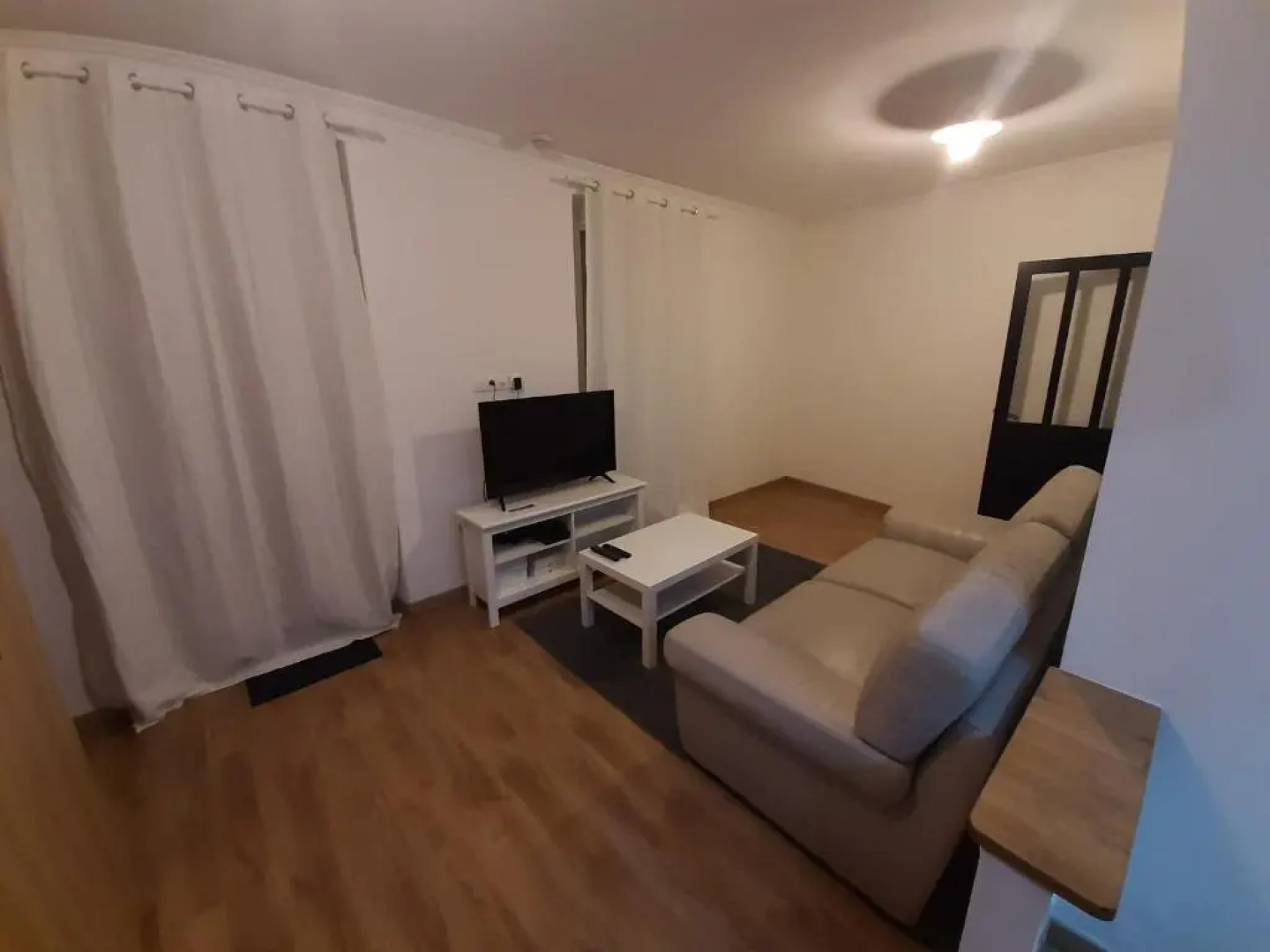 Appartement 2 pièces, proche RER, Bus et chateau