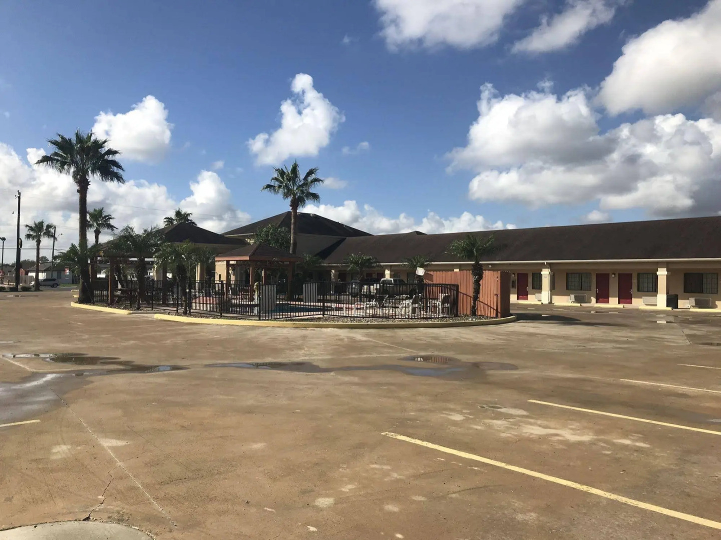 Los Fresnos Inn and Suites