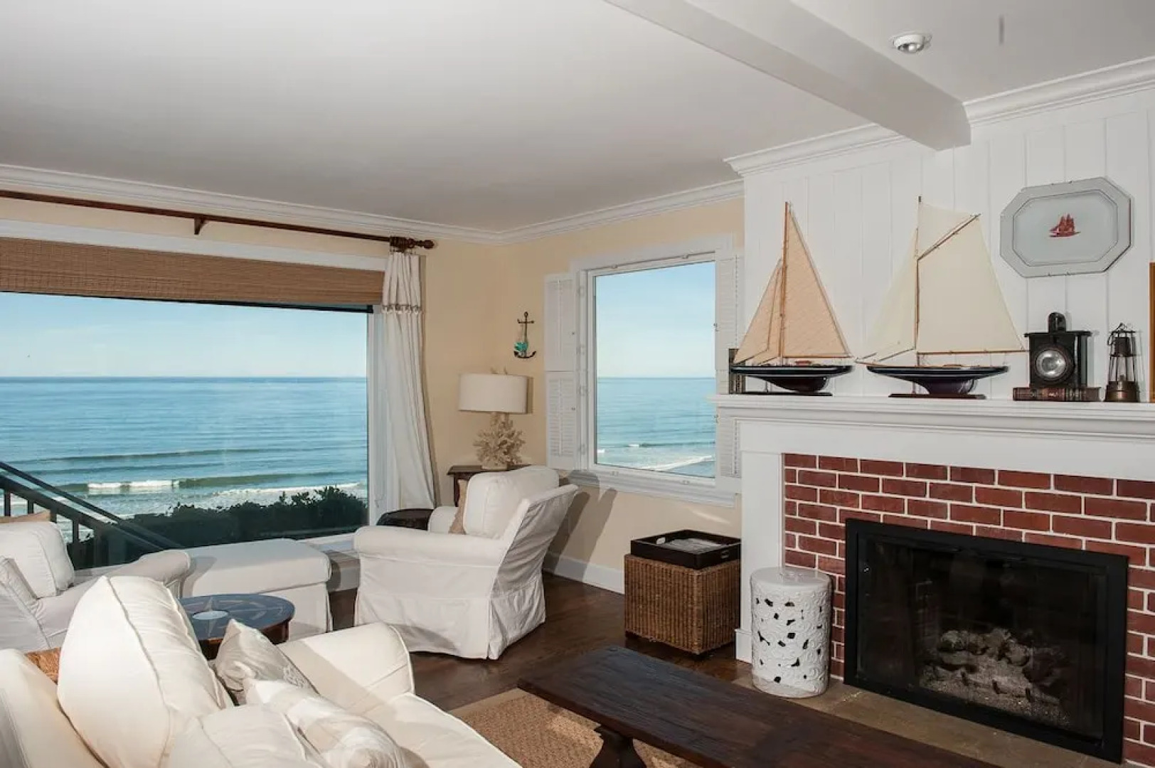 Sea Cliff 3 Br cottage by RedAwning
