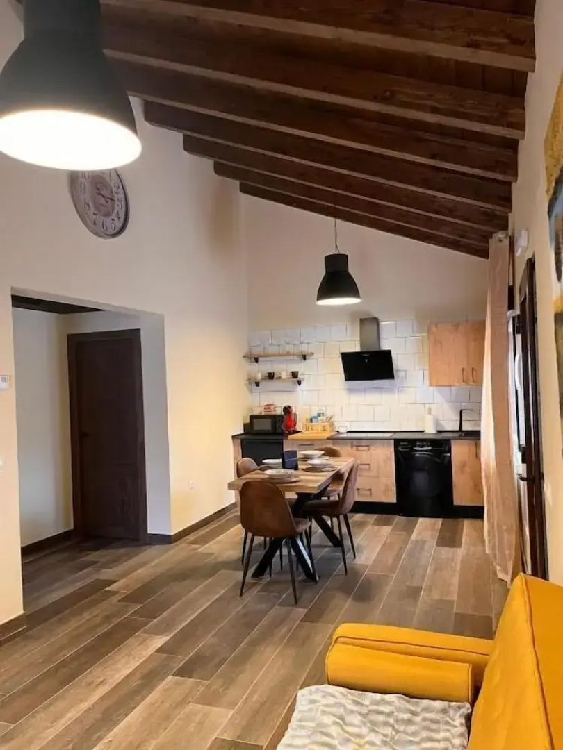 Casas Del Barranco De La Hoz