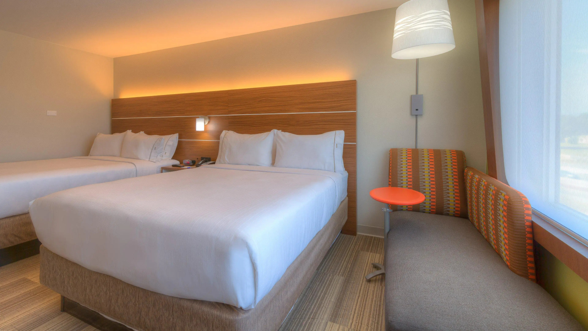 Holiday Inn Express & Suites Tulsa Midtown by IHG