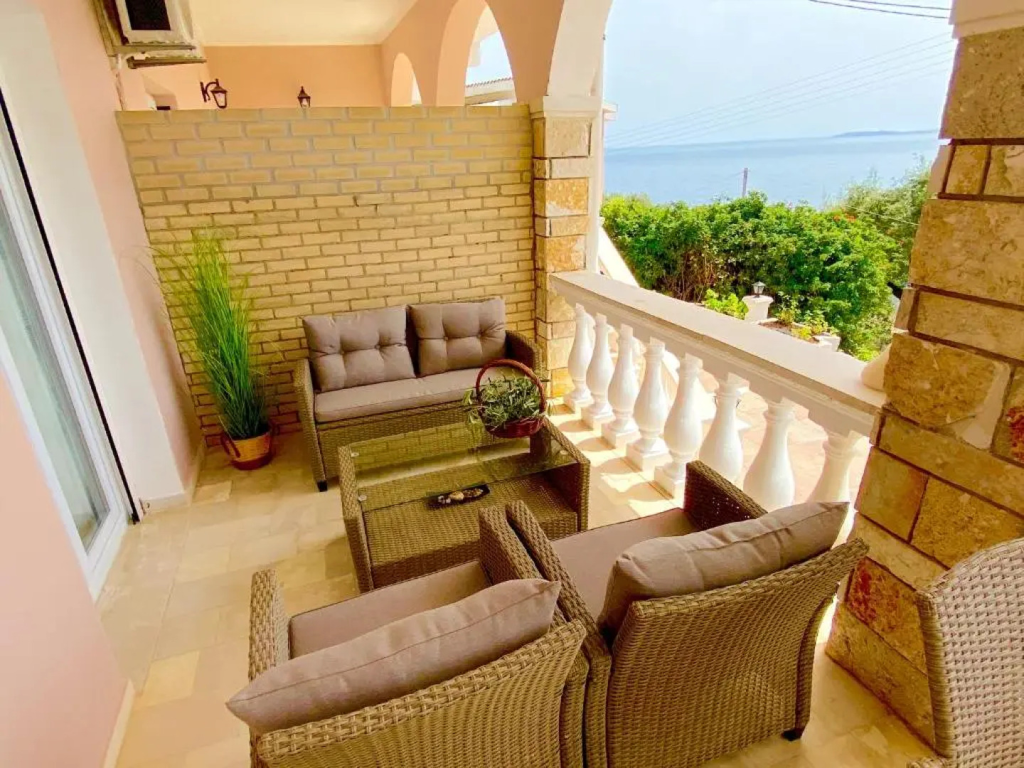 Nissaki Sunlight - New Home Above the beach