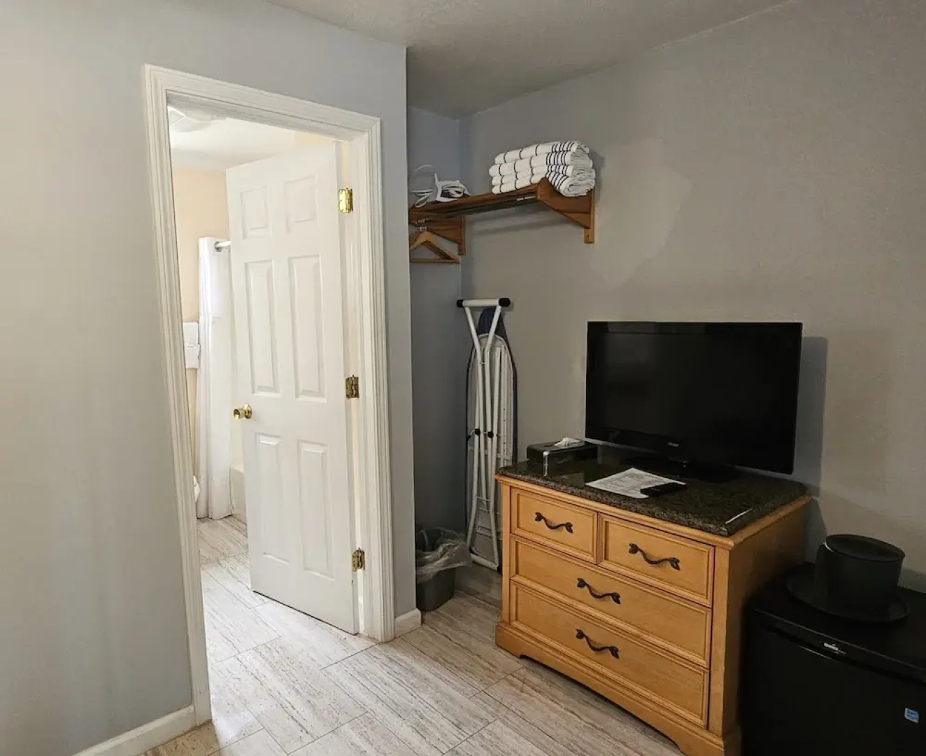 Capt.'s Inn & Suites