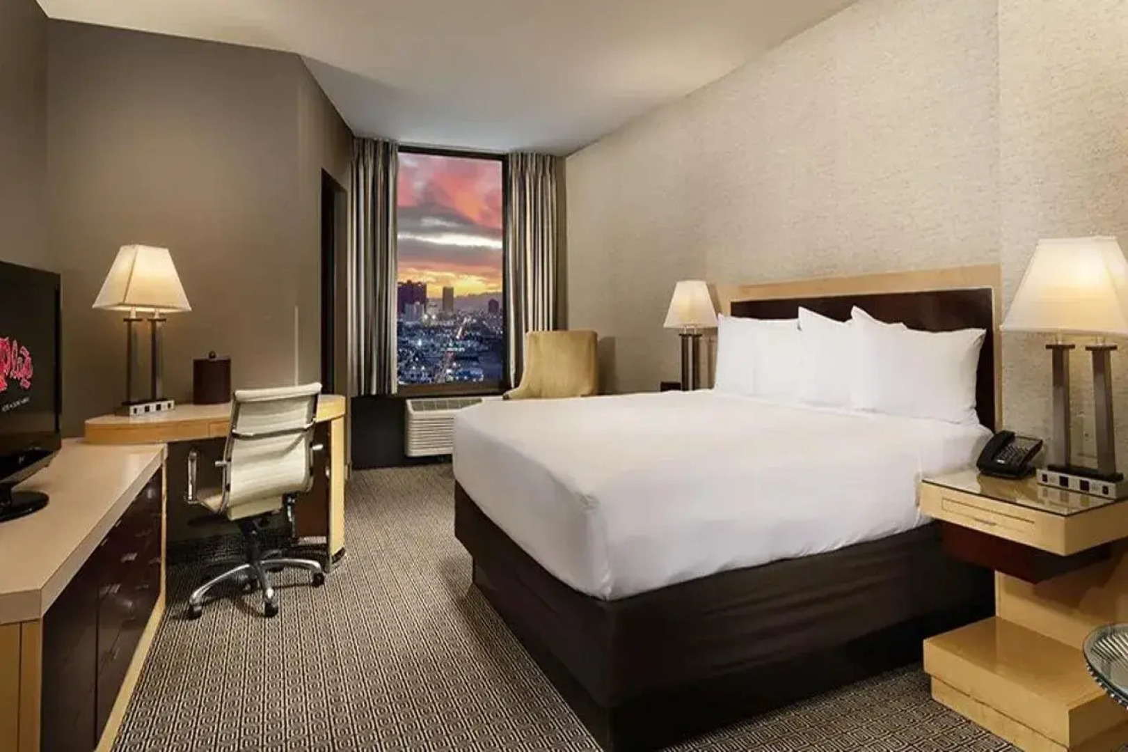 Отель Plaza and Casino