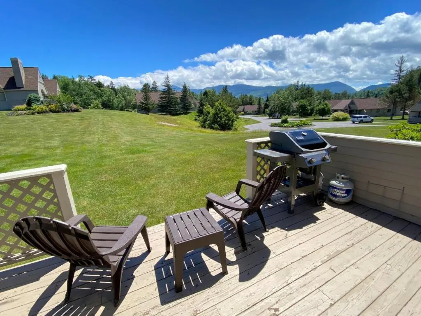 F4 Warm Fairway Village Townhome mountain views and large lawn So much to do