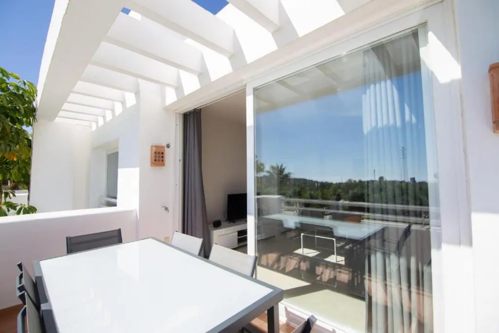 2237-Modern apt with private beach