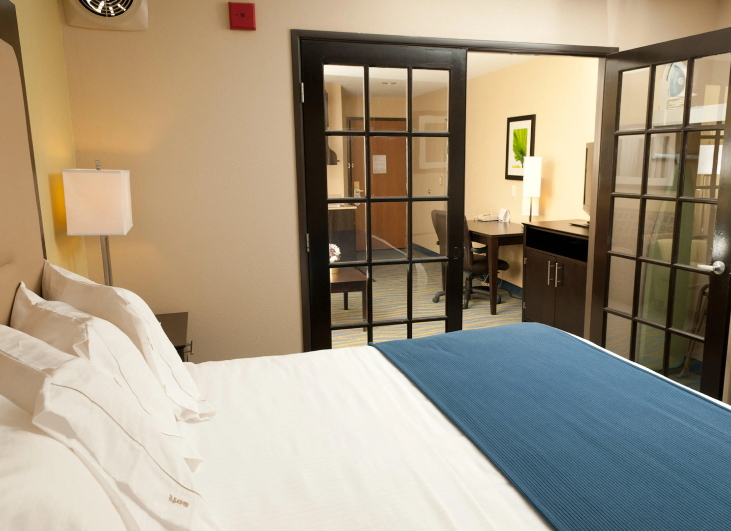 Holiday Inn Express & Suites Bloomington - Normal by IHG
