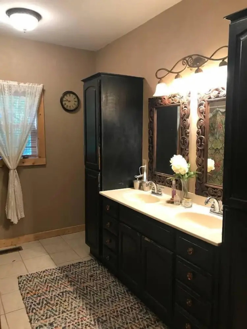 Comfortable Mountain Home near Everything yet Private