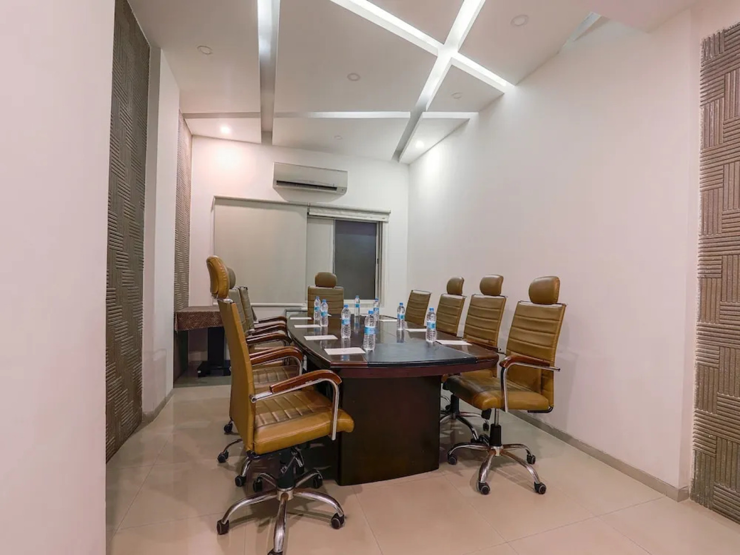 Capital O 1710 Hotel The Supreme