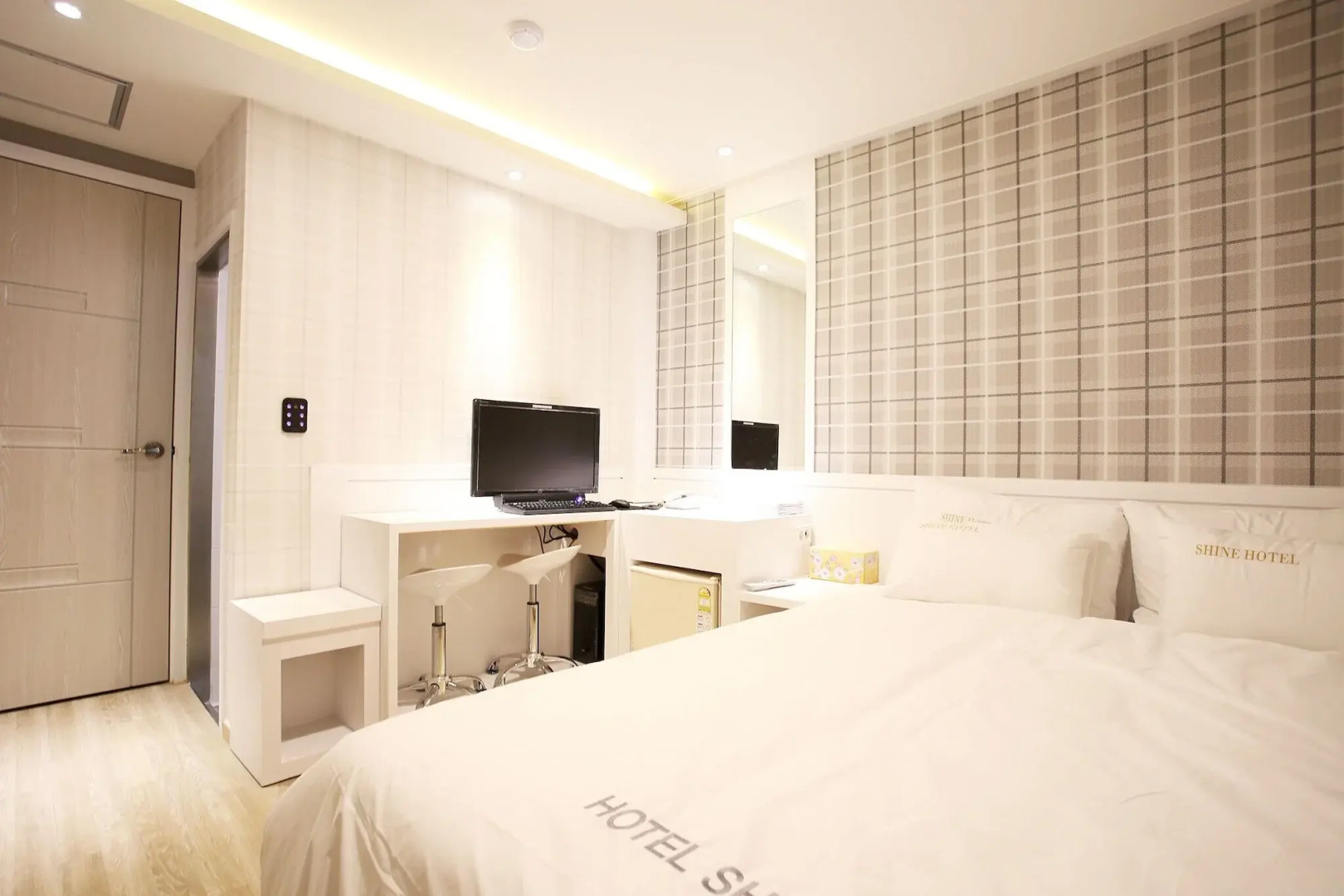 Shine Hotel