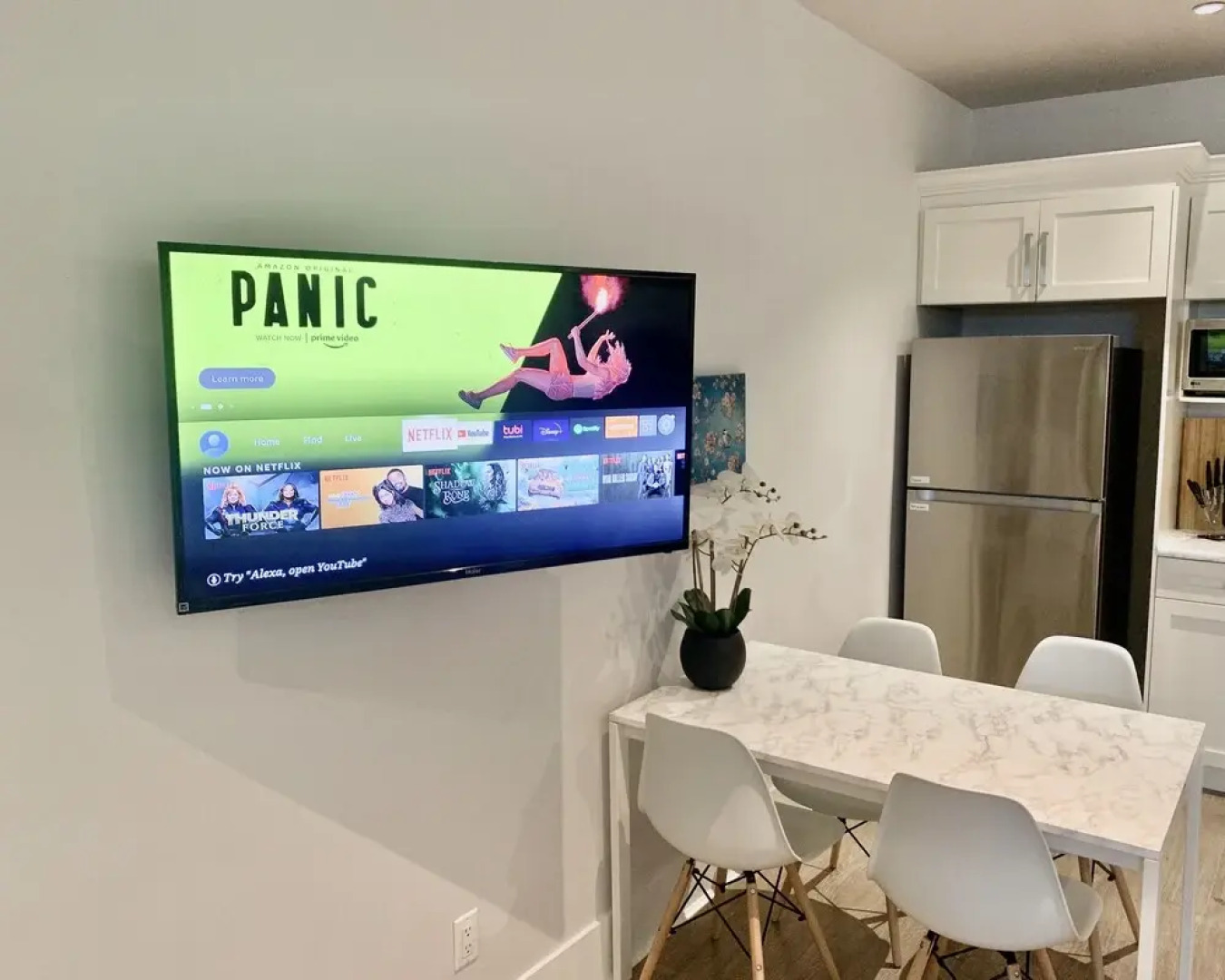 Vancouver West Cozy Retreat by Host Launch