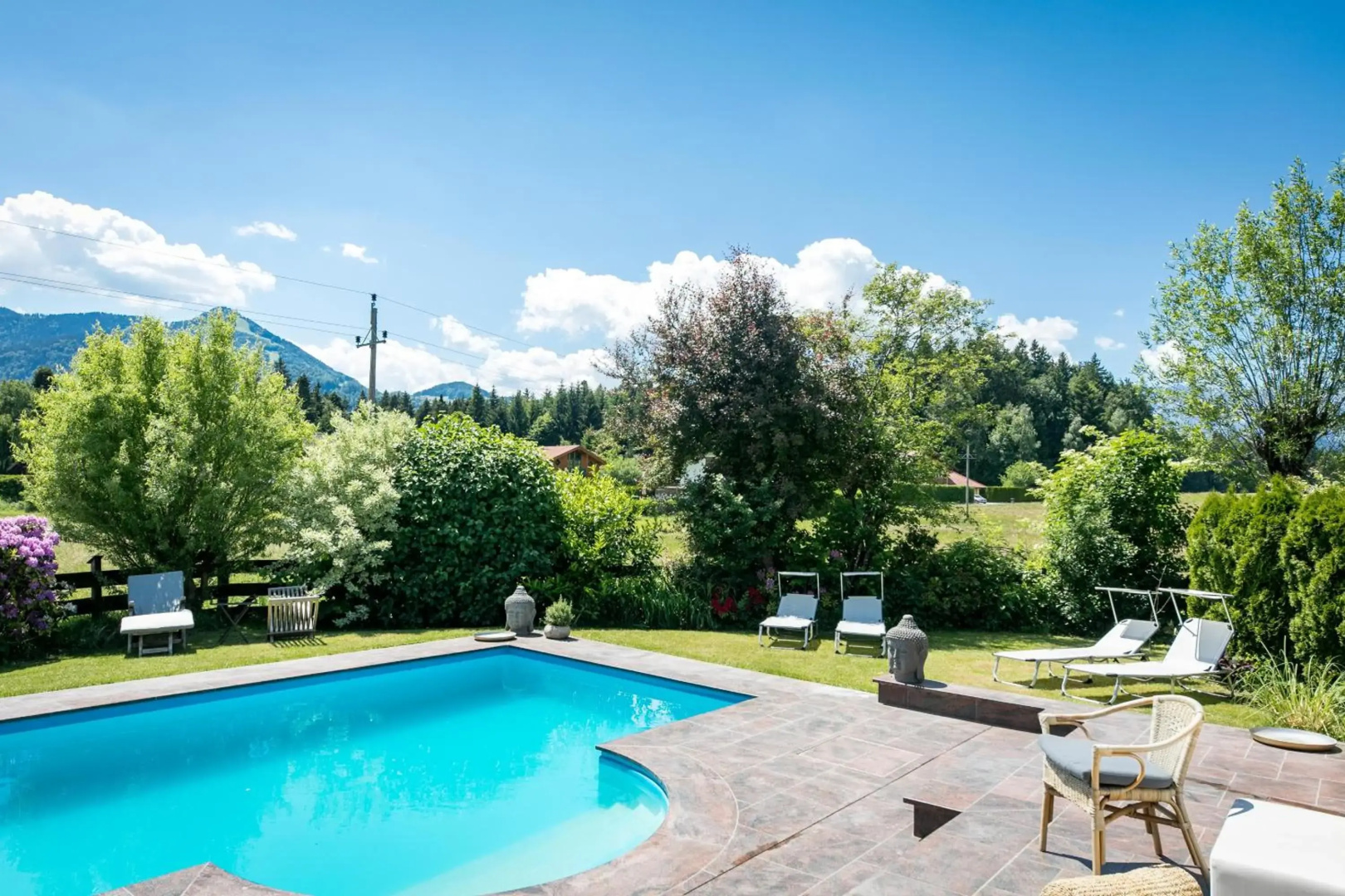Chalet Green Pastures, romantic country side farm with pool near Salzburg