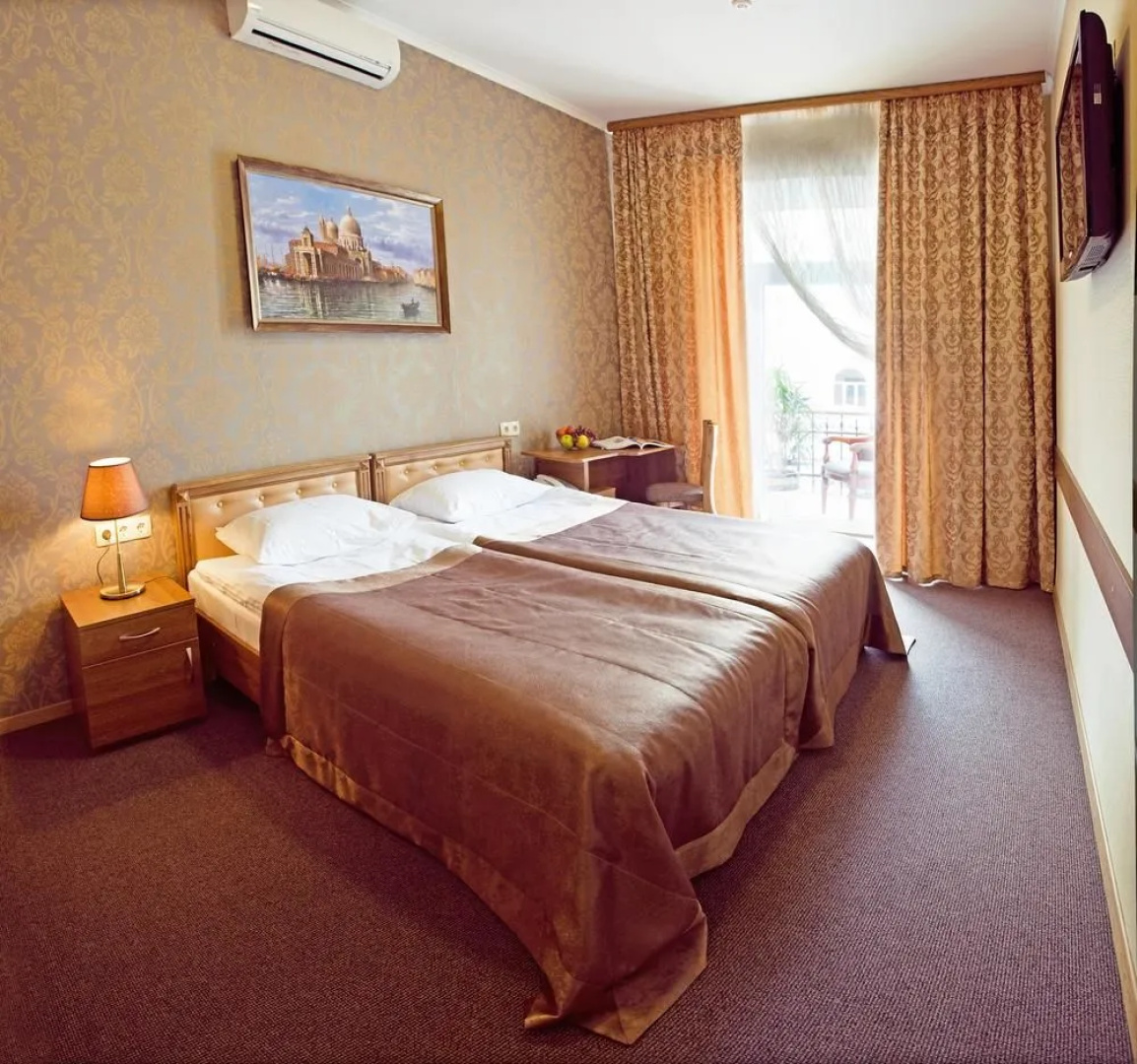 Continental 2 Hotel