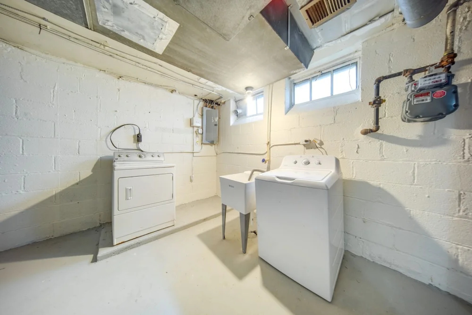 Vacation Rental Near Cleveland, Ohio: 6 Mi Away!