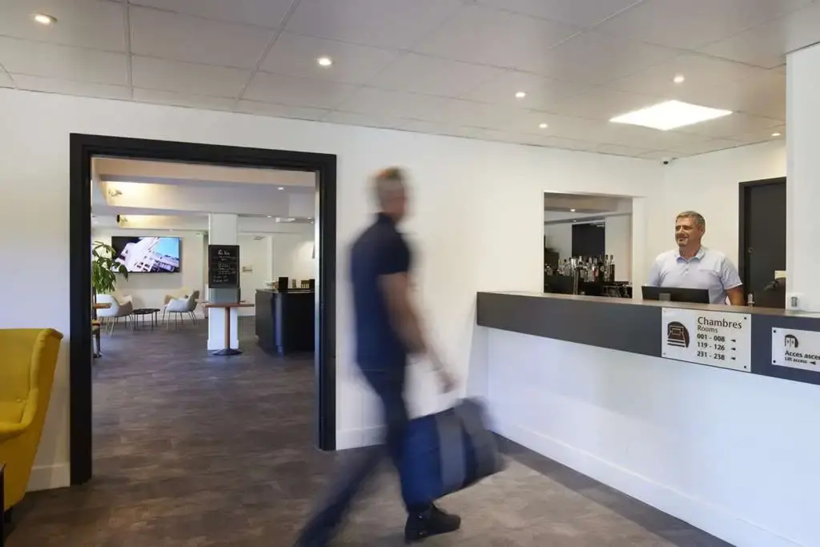 Hôtel, restaurant Kyriad Fréjus