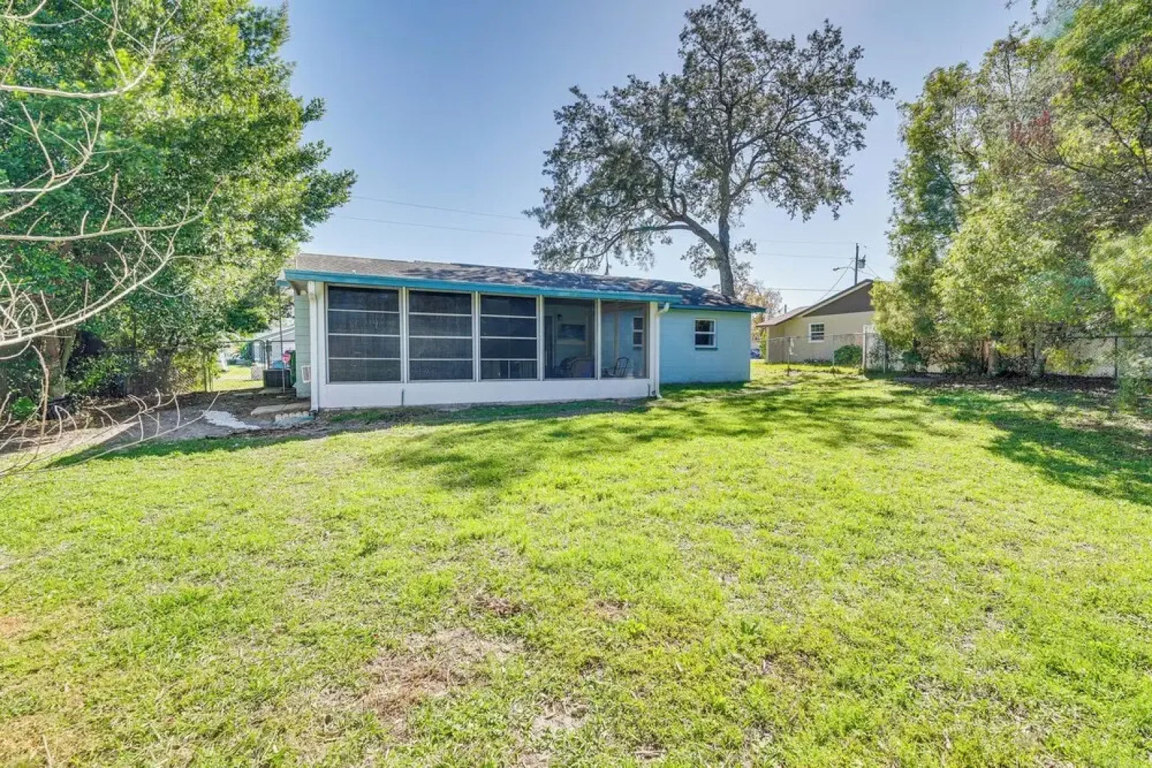 Spring Hill Home - 3 Mi to Weeki Wachee Springs!
