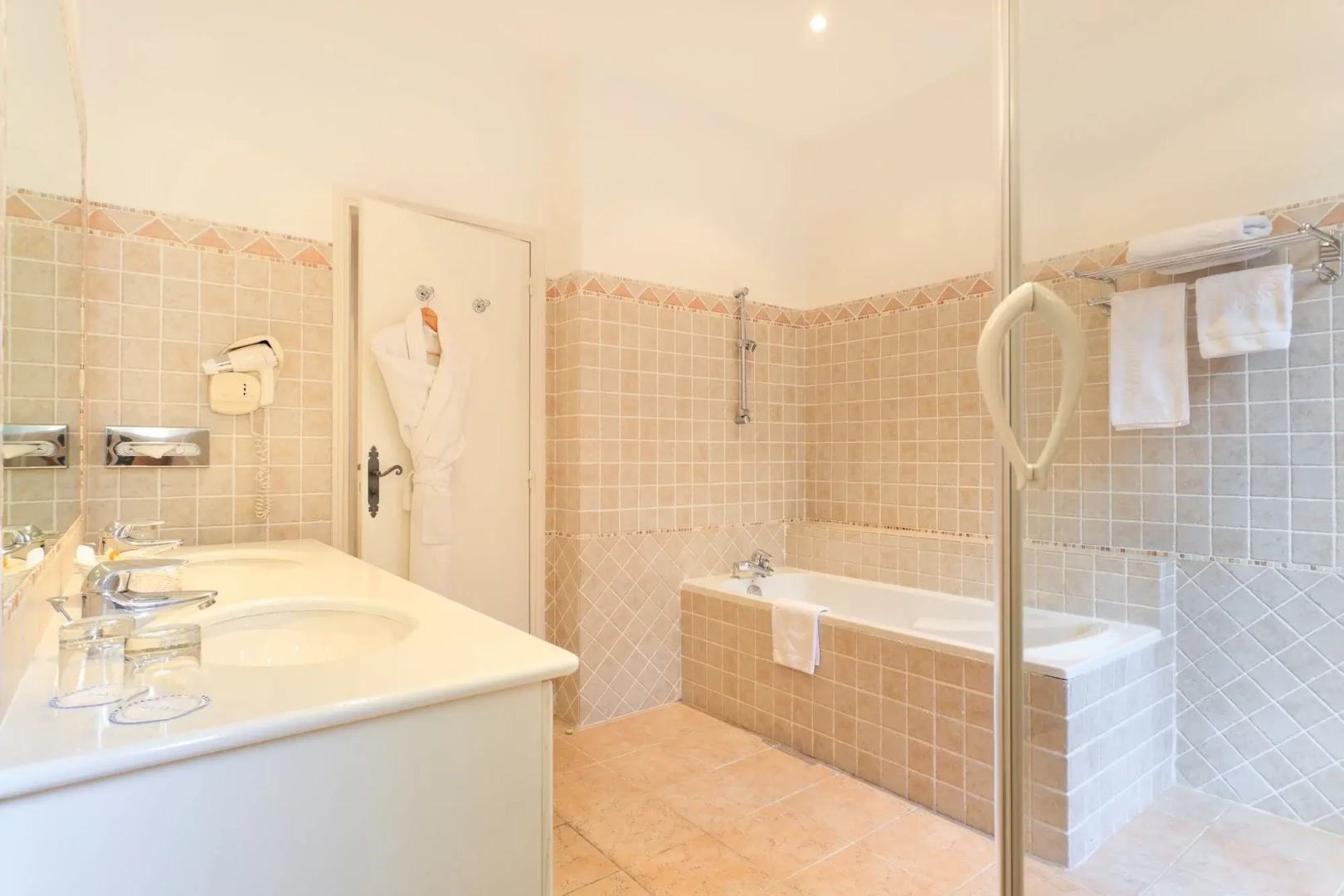 Hôtel Le Grimaldi by Happyculture