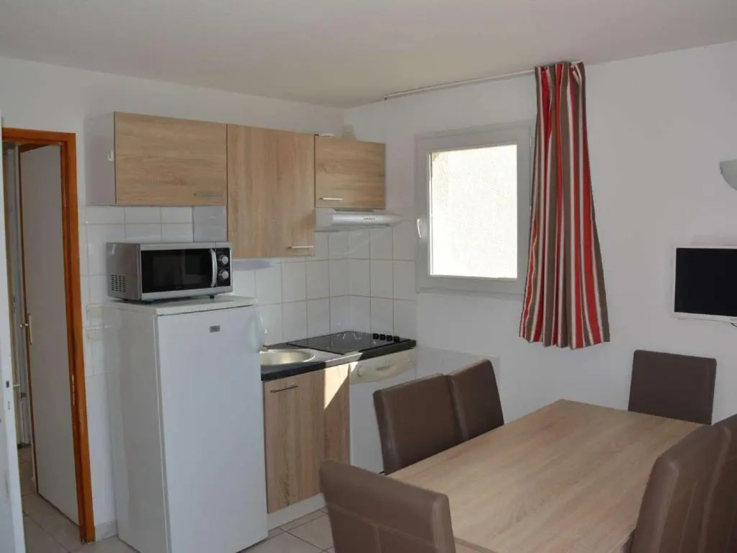 Appartement Salavas, 4 pièces, 8 personnes - FR-1-382-165