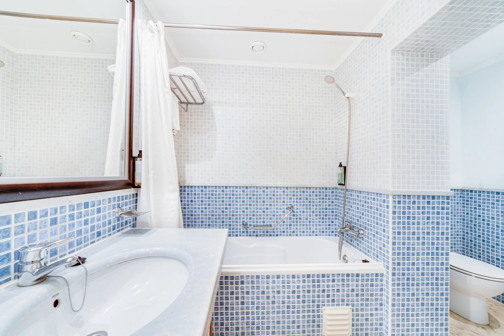 Yellow Praia Monte Gordo