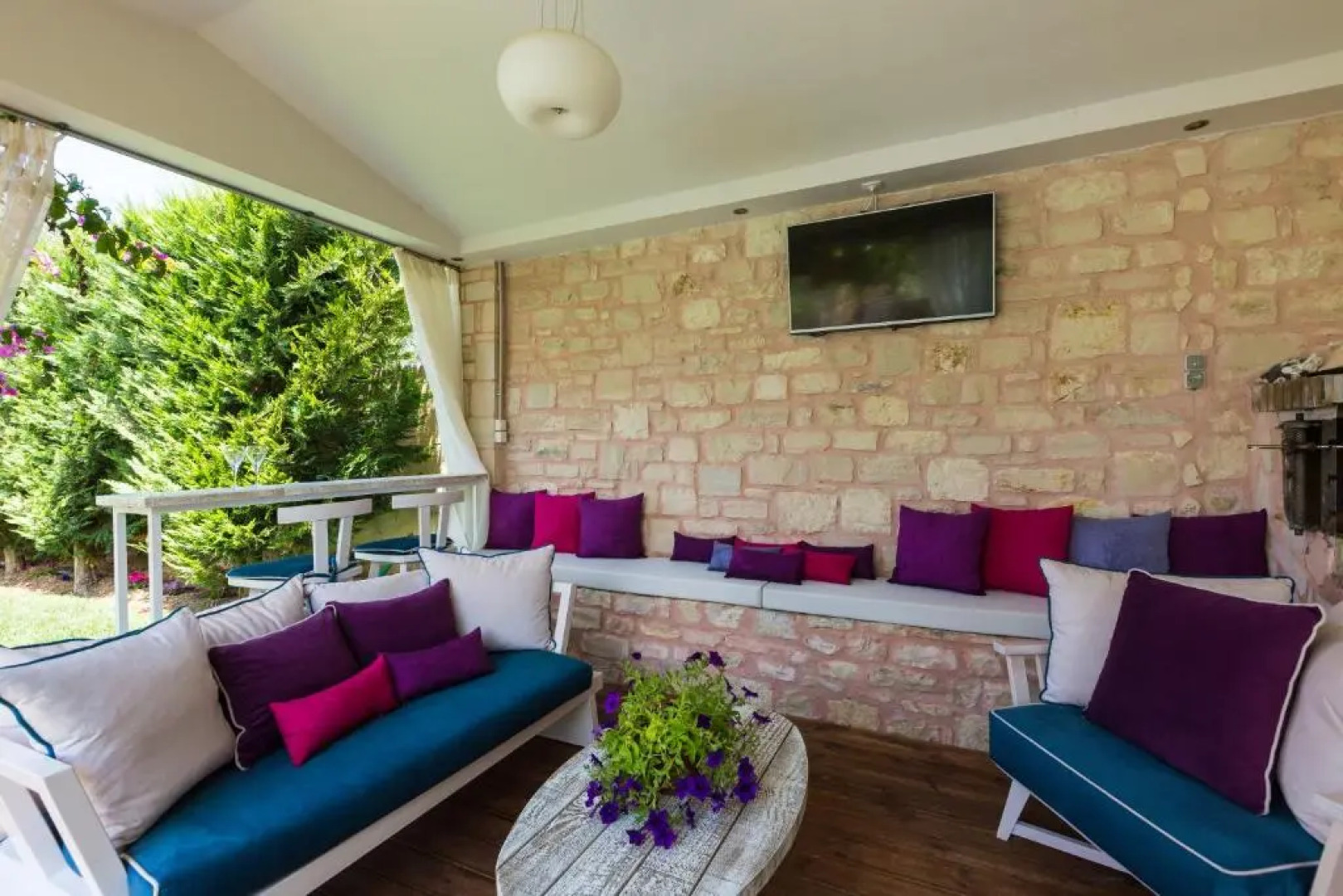 Eva & Dimitrios Villas, By ThinkVilla