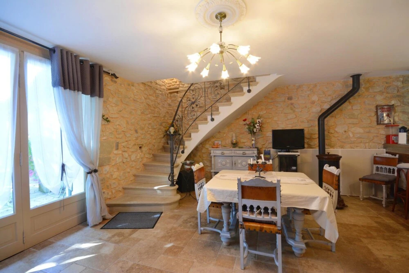 House With one Bedroom in Le Thor, With Furnished Garden and Wifi
