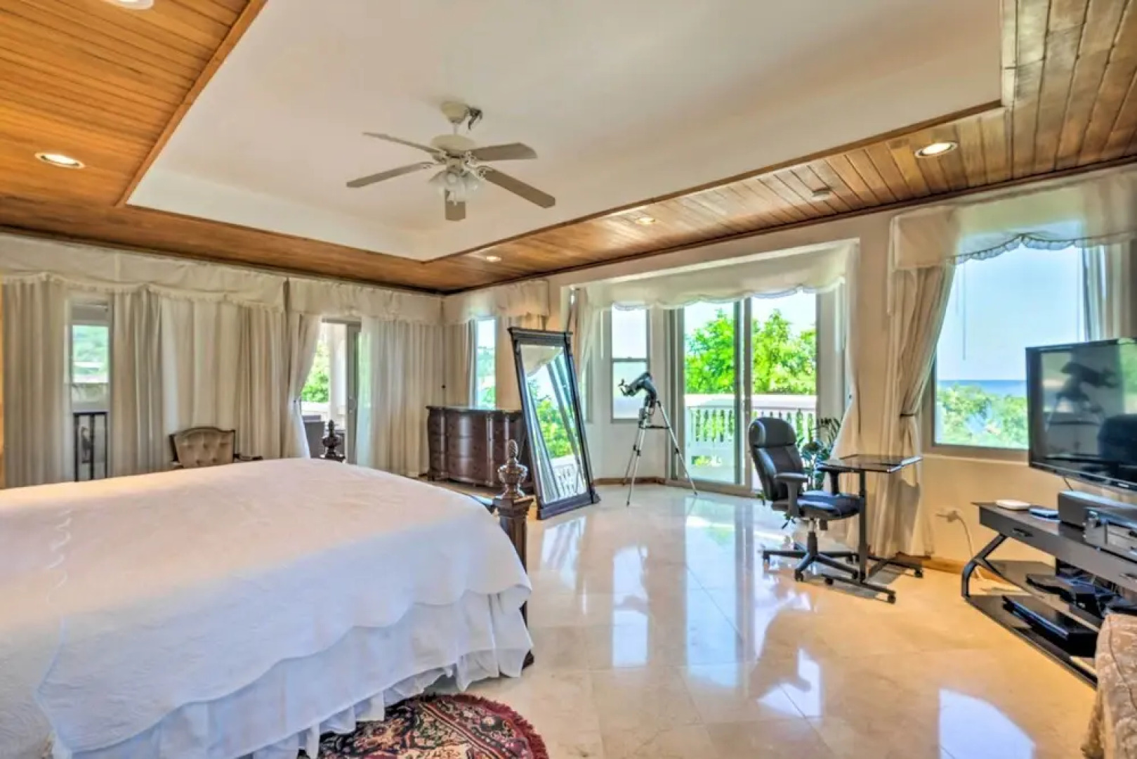 Oceanfront 'majestic Beach House' w/ Gym + Pool!