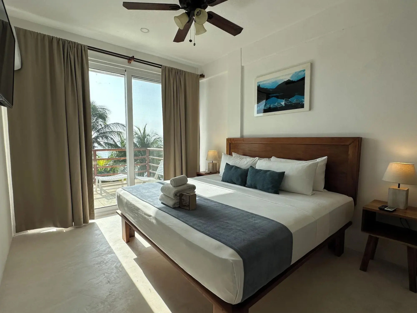 Noah Beach Hotel & Suites