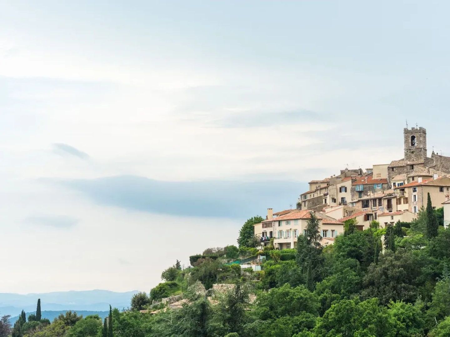 Spacious Villa in La Gaude With Swimming Pool