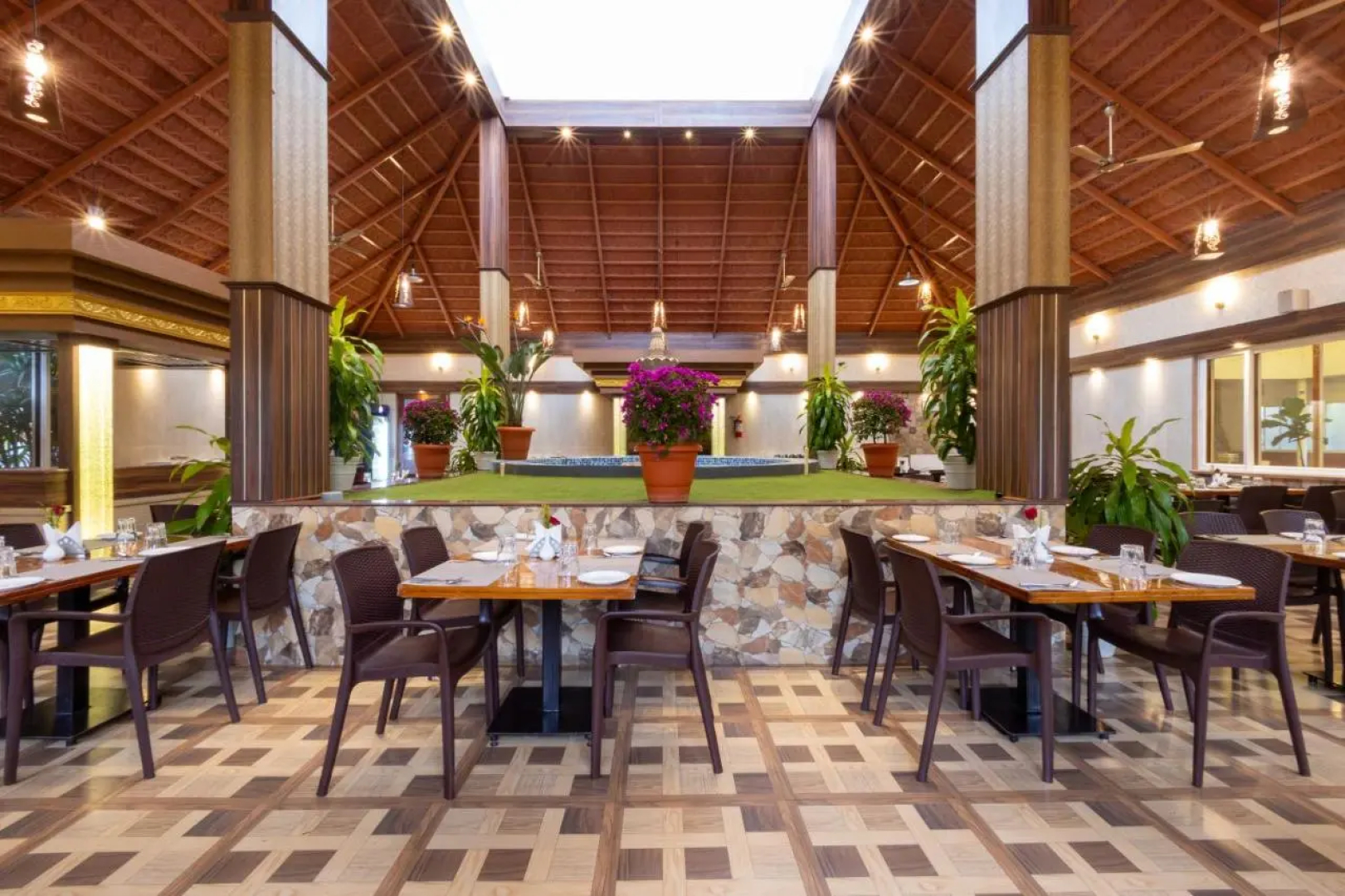Honey Dewz Exotica Hotel & Resort