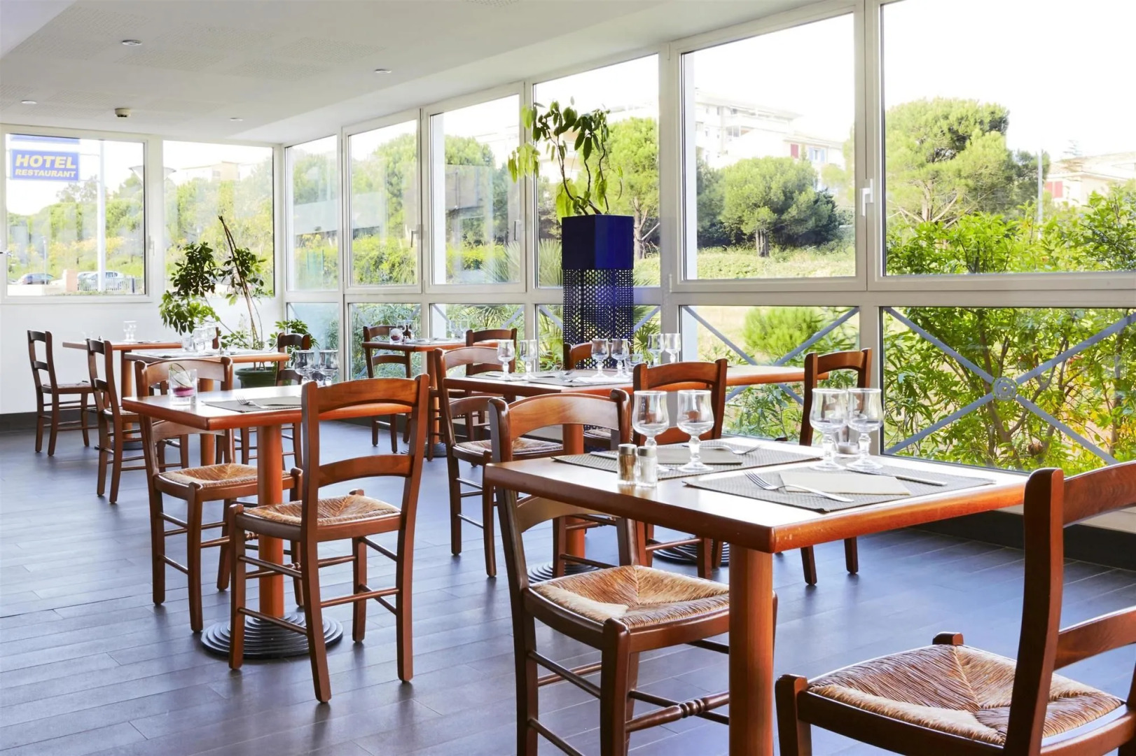 Hôtel, restaurant Kyriad Fréjus