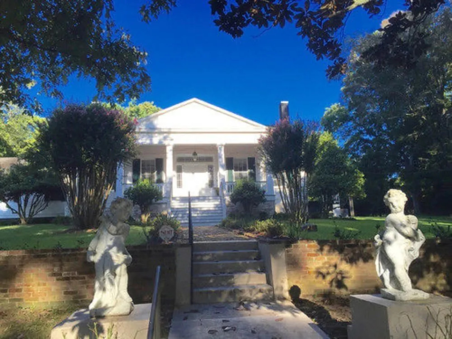 Collina Plantation Inn