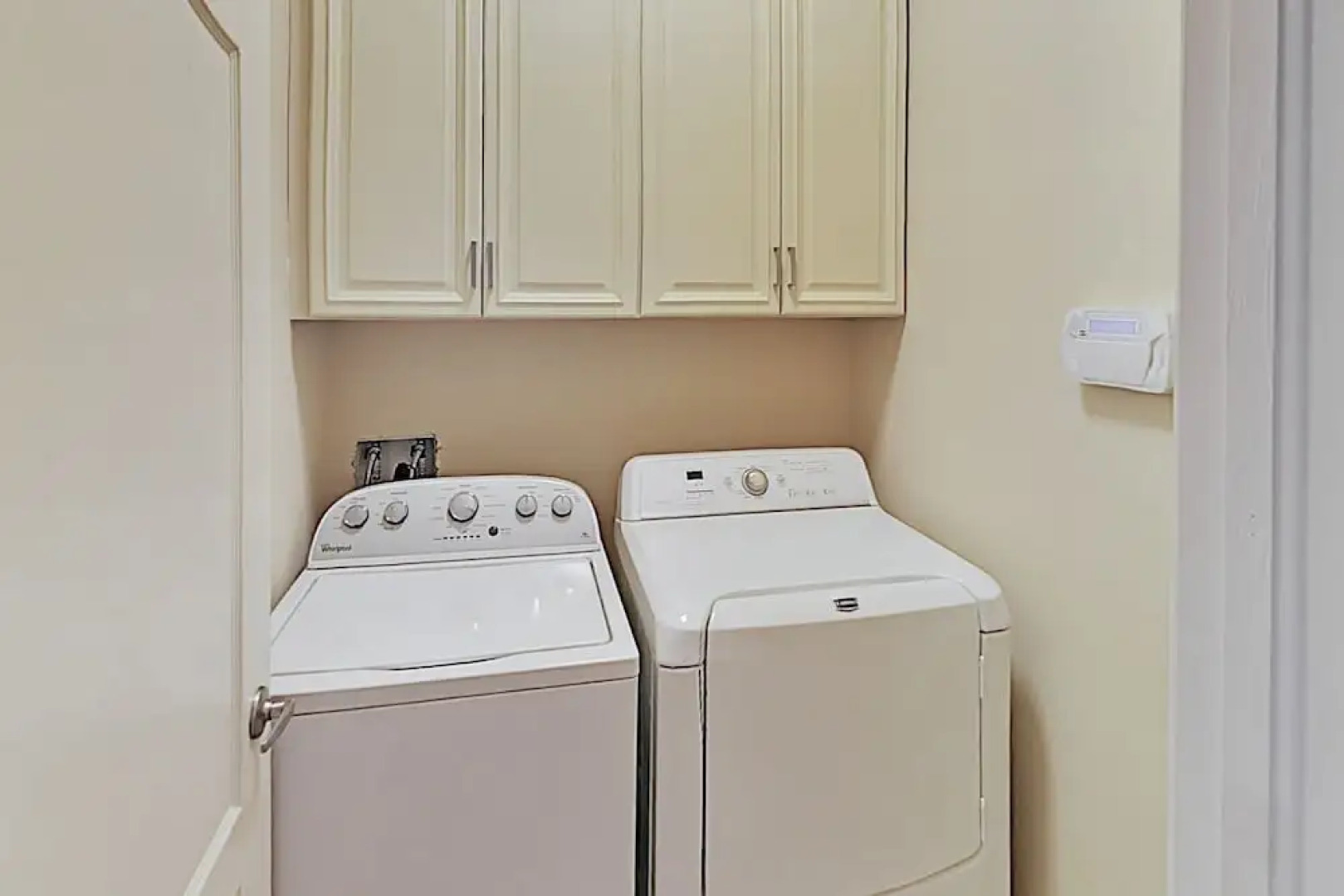 Canal House - 3 Br home by RedAwning