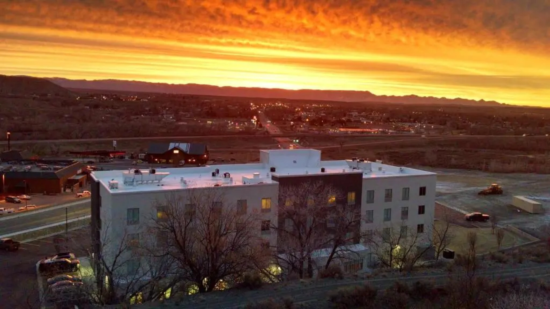 Holiday Inn Express & Suites Price