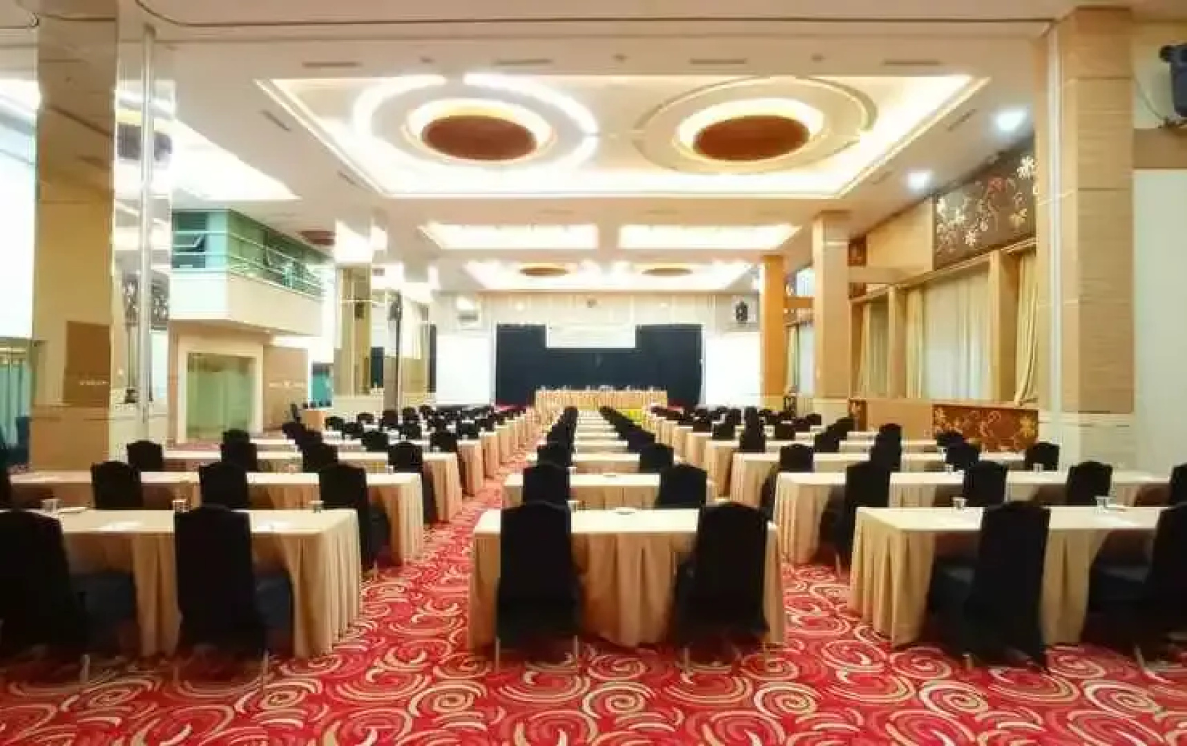 Grand Royal Denai Hotel