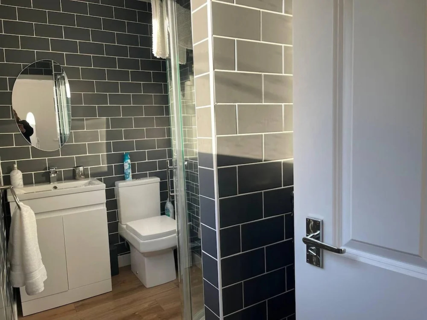 Luxury 5-bed House With Tennis Court & Games Room