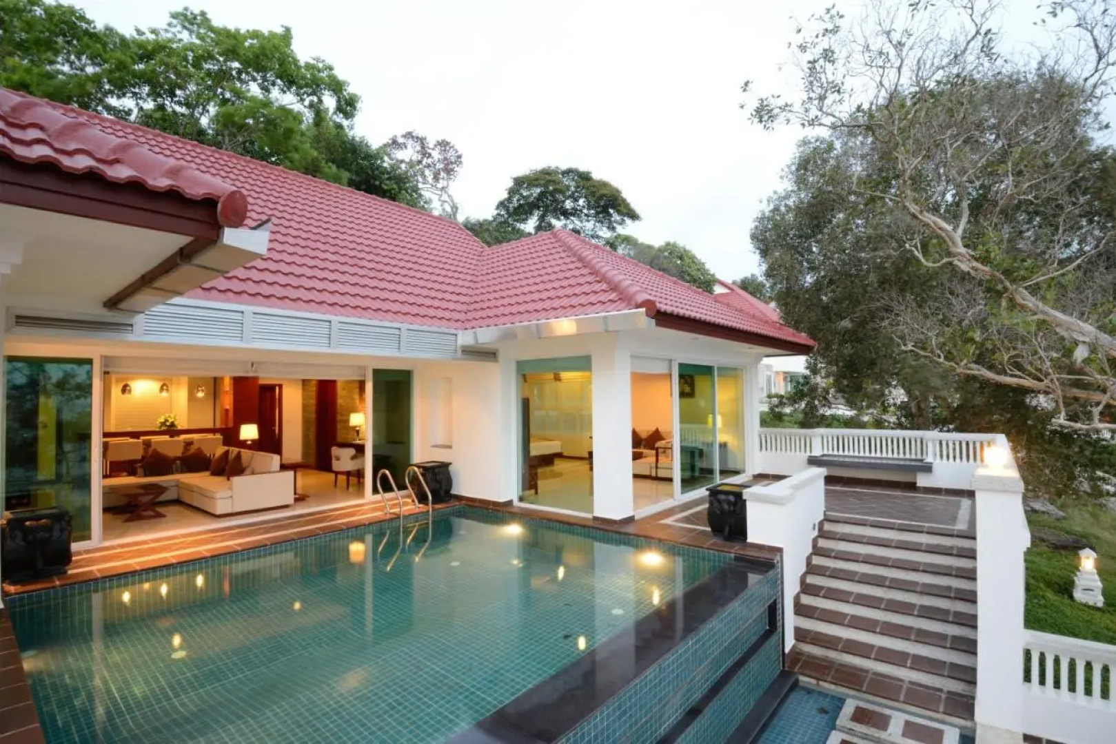 Independence Hotel by Dara