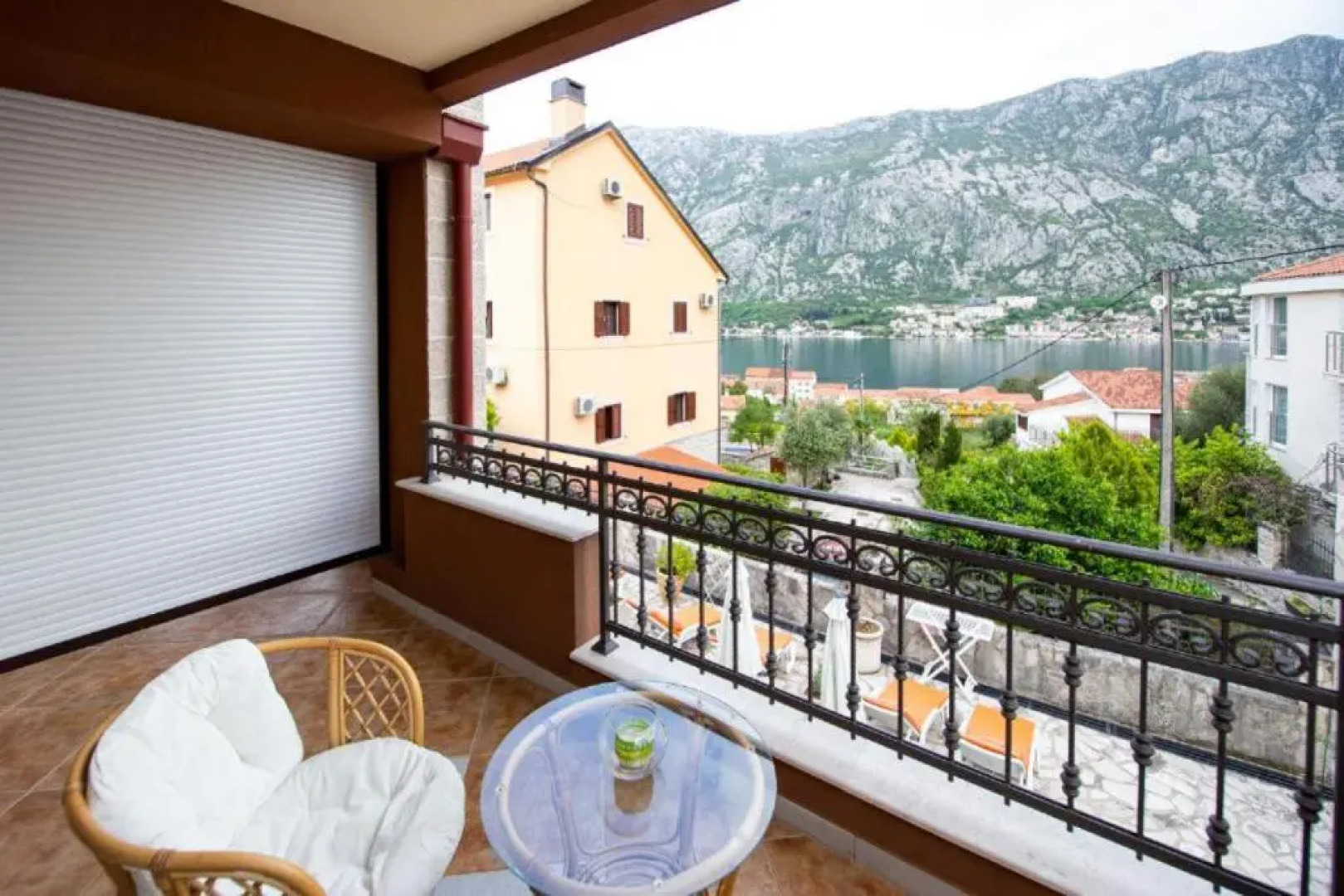 Studio Flat with Shared Pool in Prčanj Montenegro