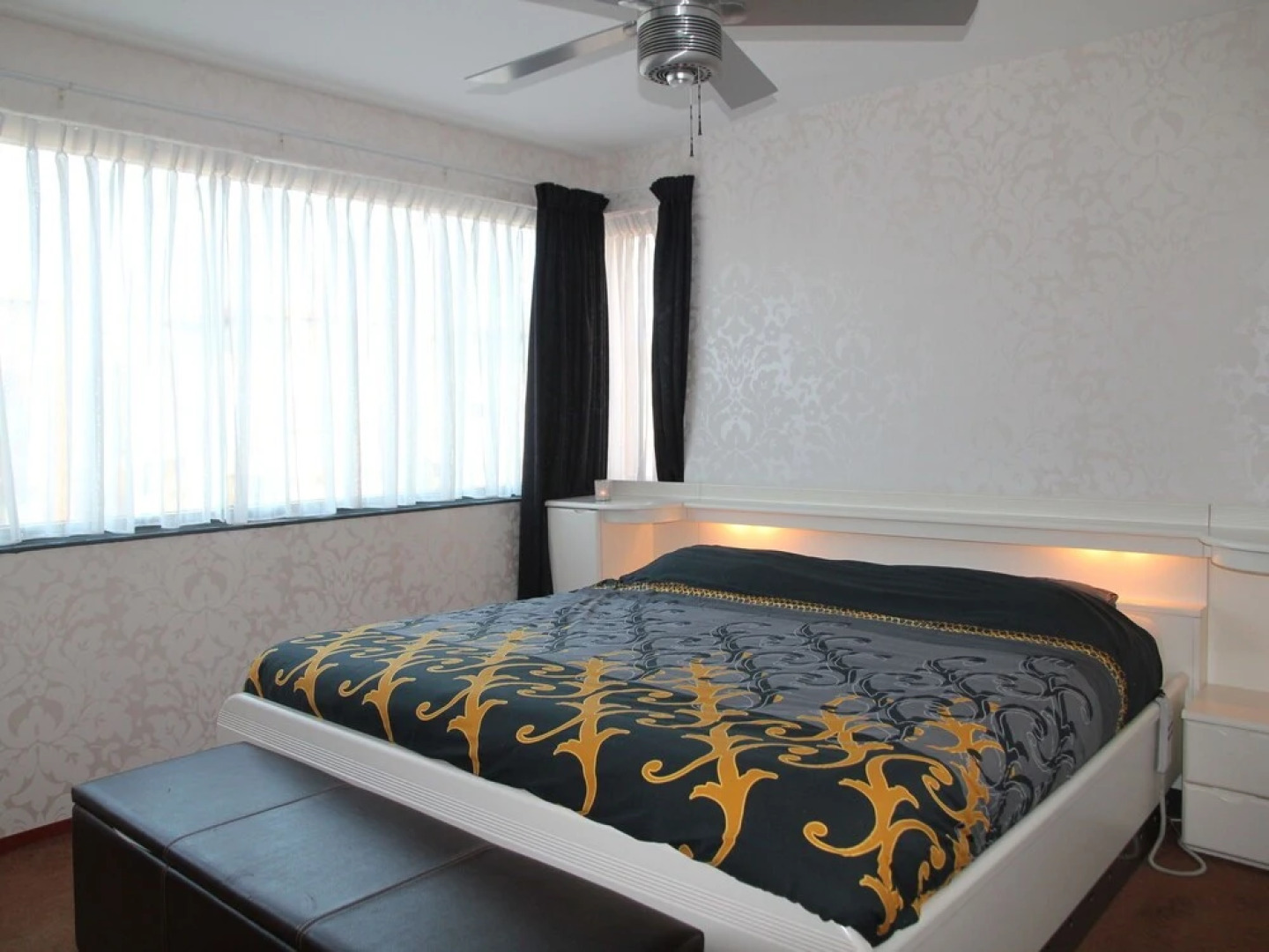 Sunny Holiday Home in Alkmaar on the Water