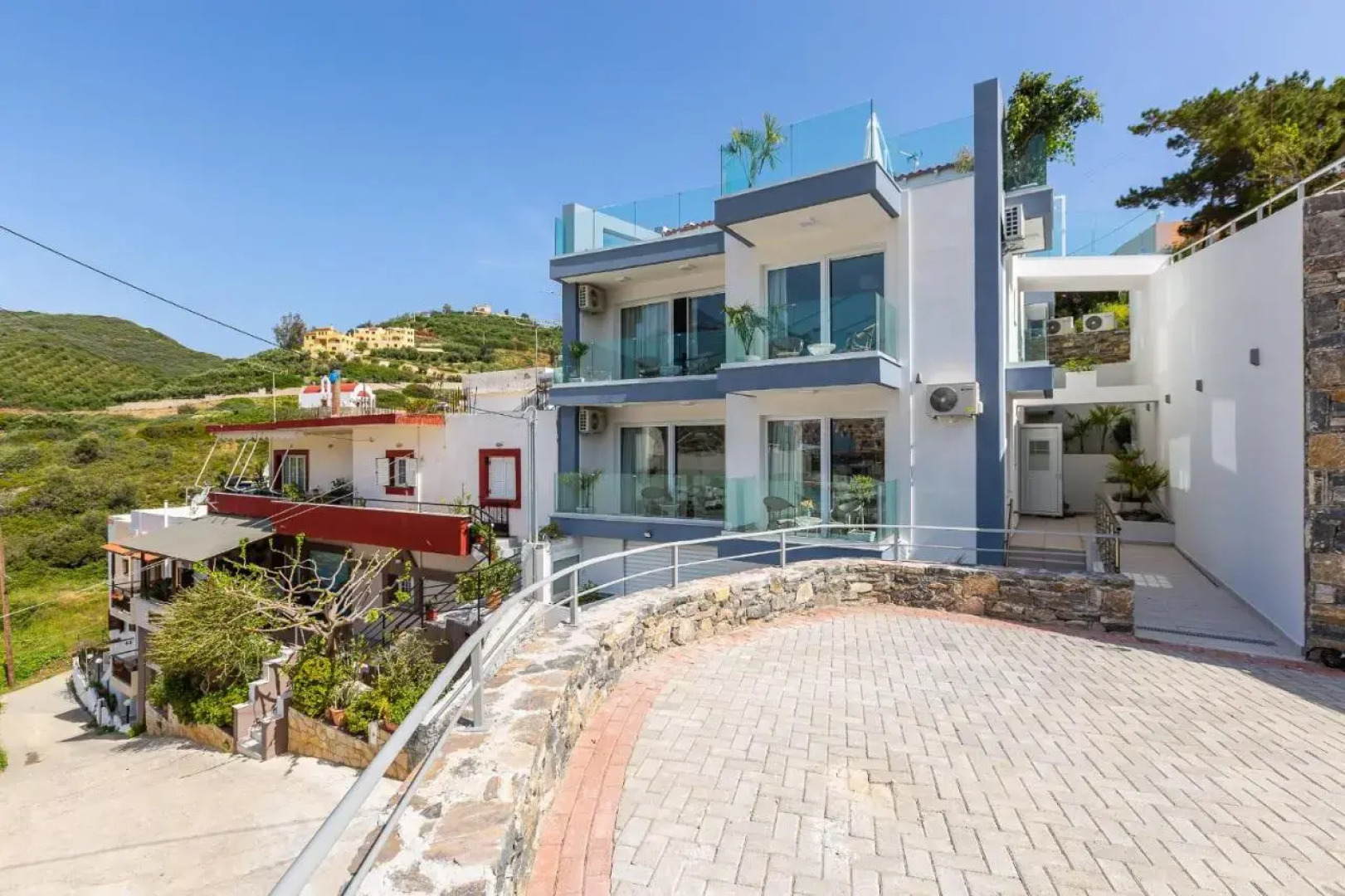 Akrogiali Apartments