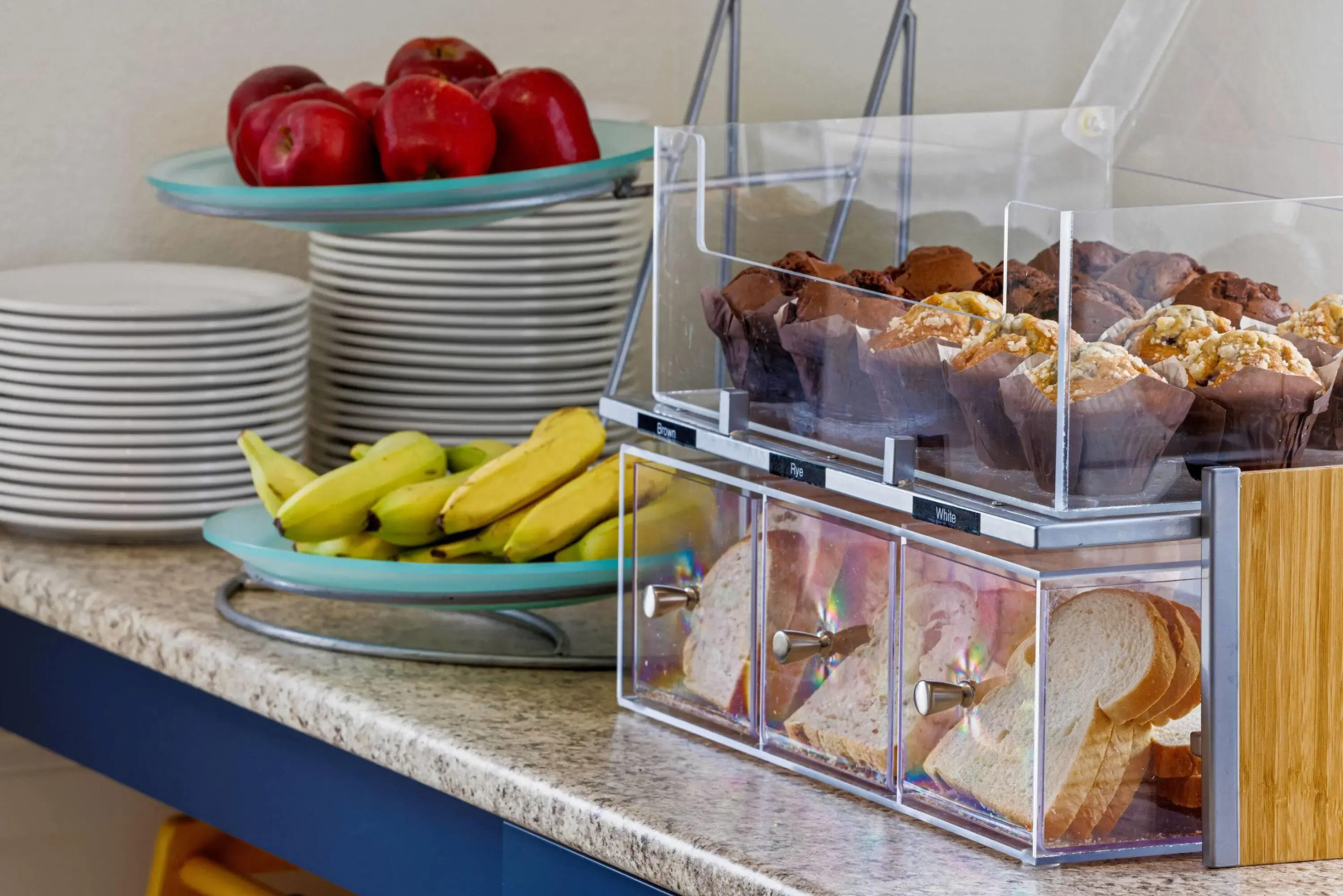 Days Inn & Suites by Wyndham Winkler