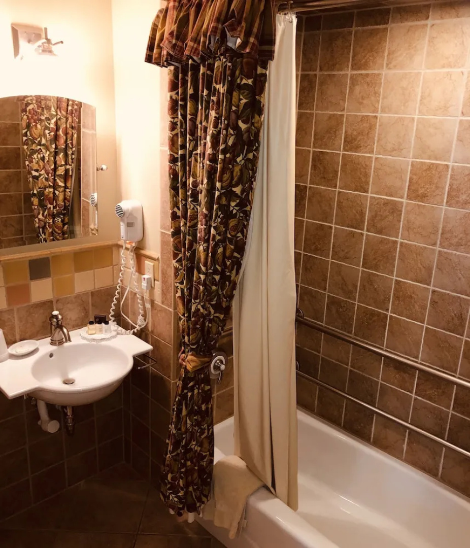 Annabelle Inn