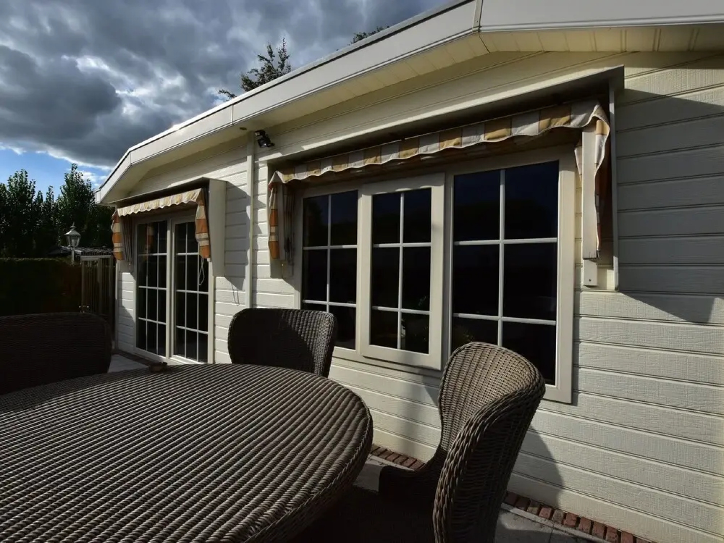 Modern Holiday Home in Kaatsheuvel with Hot Tub