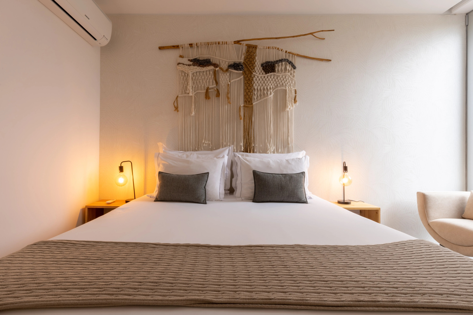 White Exclusive Suite & Villas