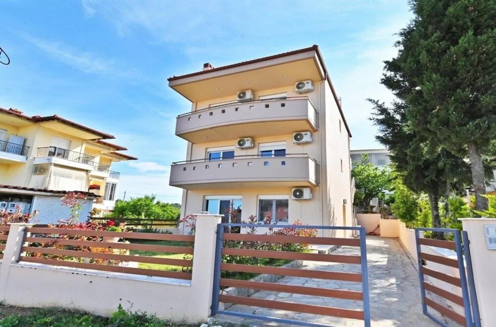 Meloida Apartment by TravelPro Services- Nea ...