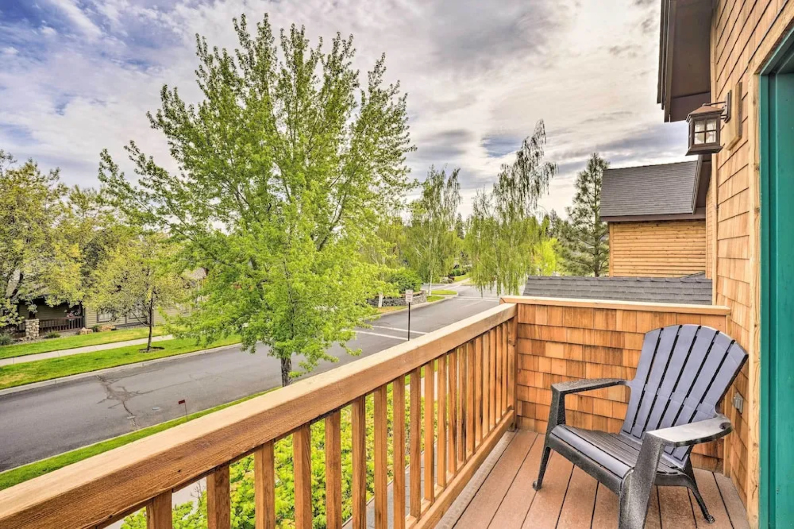 Sisters Getaway w/ Hot Tub ~ Half-mi to Dtwn!